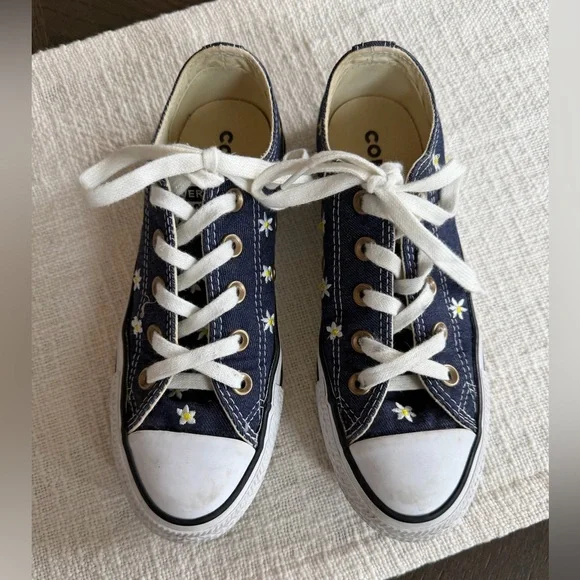 Converse Chuck Taylor Daisy Embroidered Low Top Sneakers Blue Size 5.5 - Picture 2 of 12
